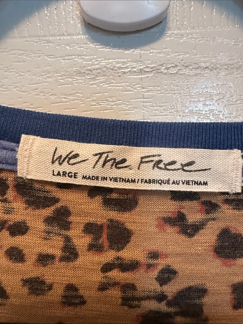 Free People We The Free Print V-Neck Long Sleeve Top - Leopard & Blue Paisley L - Picture 2 of 5
